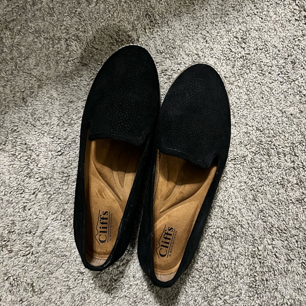 Cliffs suede flats
